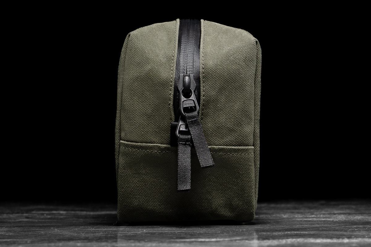 Olive Men's Nobull Waxed Canvas Kit Bags | USA425736