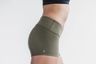 Green Women's Nobull 2" Matte Shorts | USA892047